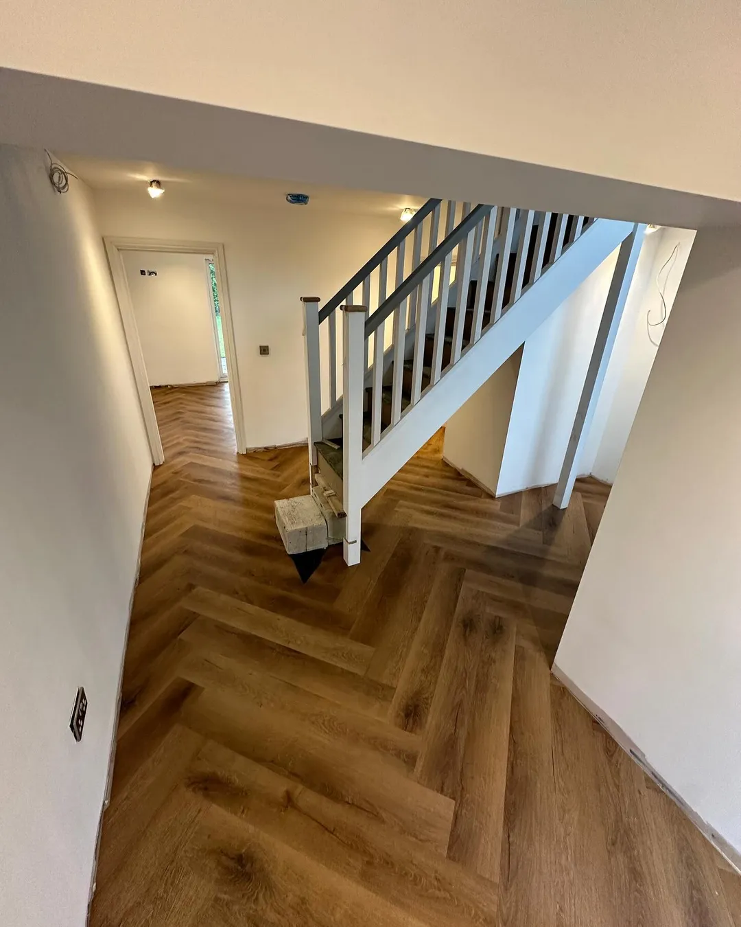 Кварцвиниловая плитка "Invictus" Royal Oak Mocca (406*102*2мм) — купить в Екатеринбурге