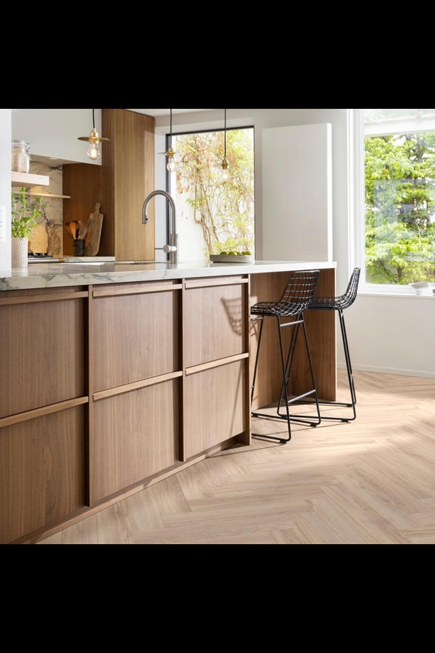 Замковая ПВХ плитка Blackjack Oak 22210 (630*126*6 мм) — купить в Екатеринбурге